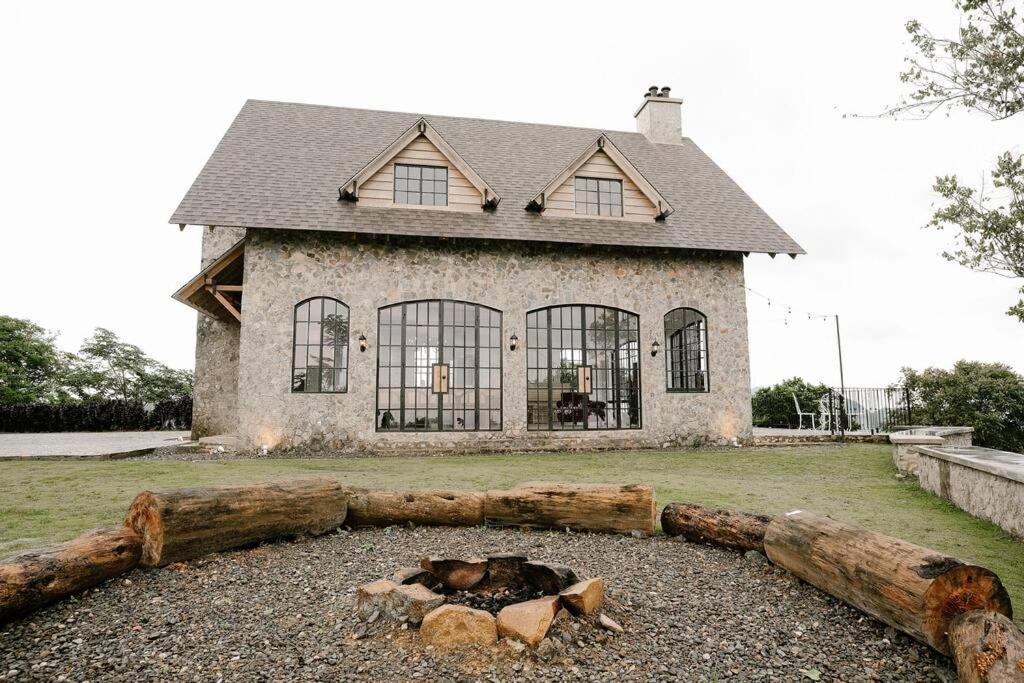 The Old Country Stone House Villa Cebu Exterior foto