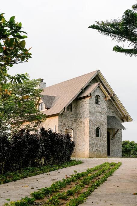 The Old Country Stone House Villa Cebu Exterior foto