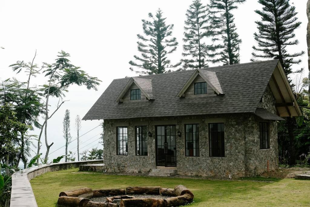 The Old Country Stone House Villa Cebu Exterior foto